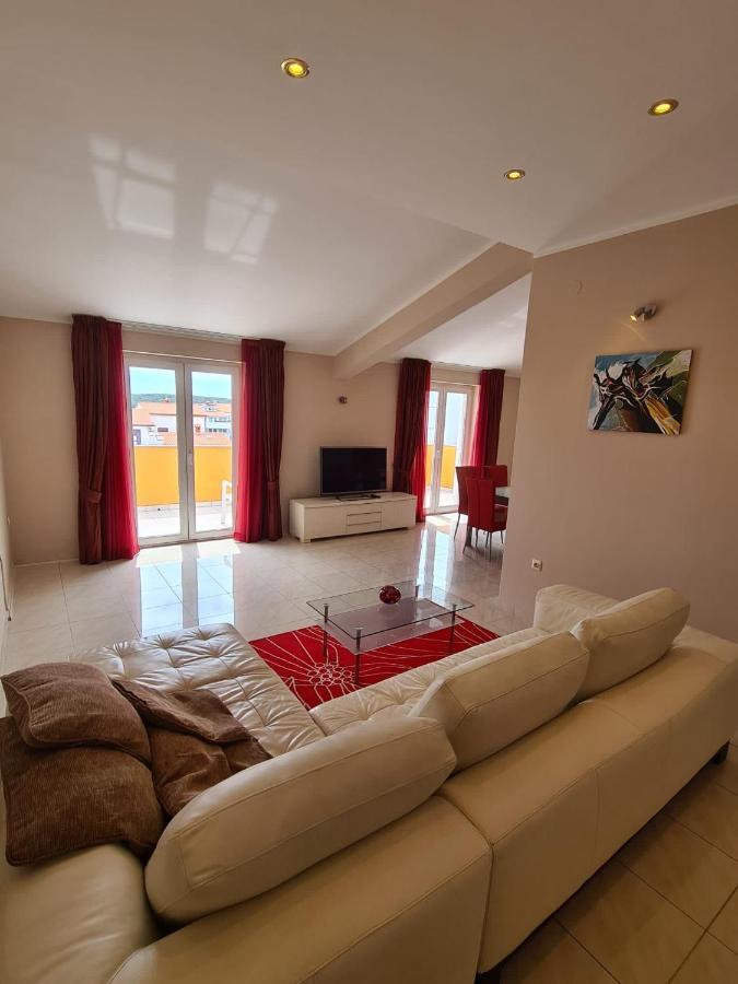 Apartment Sunny Пула Екстериор снимка